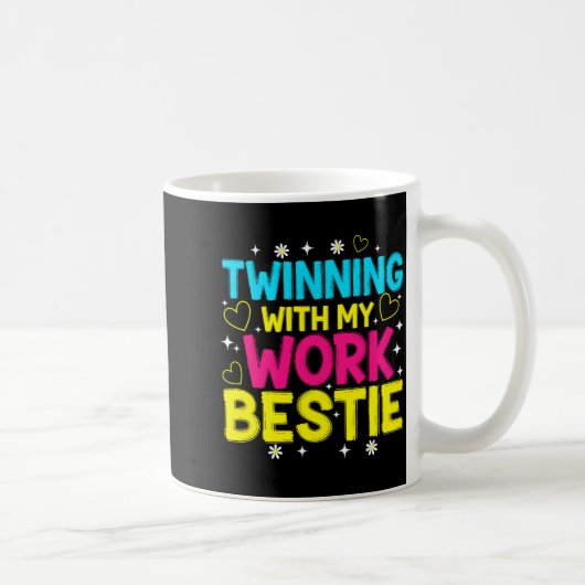 双子とツインズデーおそろいコーデ ワークTシャツ 親友 コーヒーマグカップ (右)
