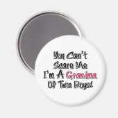 . .双子のおばあちゃんを怖がらせられないかわいい引用文 マグネット (正面/裏面)