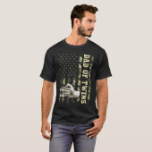 双子のパパメンズカモフラージアメリカ国旗のパパ Tシャツ (正面フル)