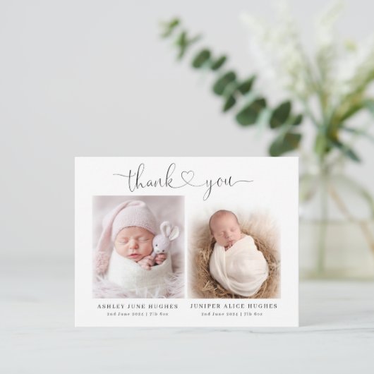 双子のベビーの写真の誕生のモダン発表 ポストカード (スタンド正面)