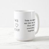 双子のベビーの贈り物:私たちはママのマグカップを愛し、2男の子、 コーヒーマグカップ (正面右)