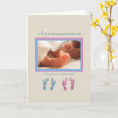 双子のベビー、男の子と女の子の足カスタマイズ可能な名前 カード (黄色い花)