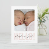 双子の写真誕生のお知らせハローピンクの女の子 案内状 (スタンド正面)