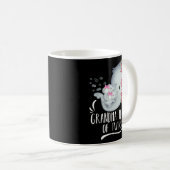 双子の双子の双子の赤ちゃん女の子の象のおばあちゃん コーヒーマグカップ (正面右)