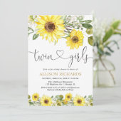 双子の女の子が黄色いひまわりの緑の赤ちゃんシャワー 招待状 (スタンド正面)