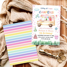双子の女の子と男の子のハッピーキャンパー誕生日招待状 招待状