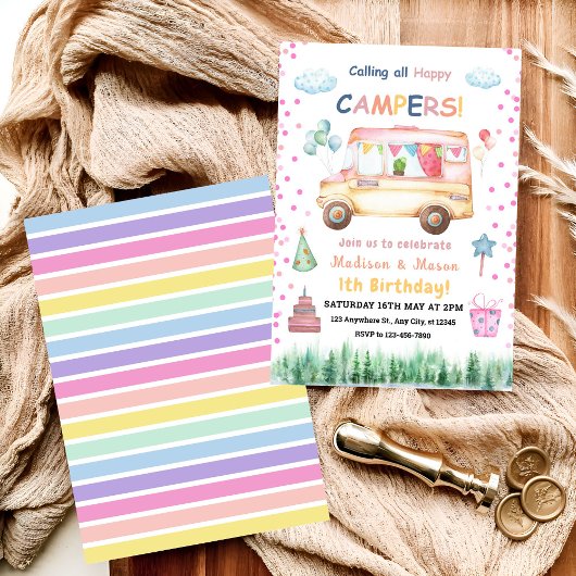 双子の女の子と男の子のハッピーキャンパー誕生日招待状 招待状