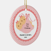 双子の女の赤ちゃん 初めてのクリスマスのオーナメント セラミックオーナメント (右)