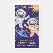 双子の宇宙飛行士が太陽のまわりに宇宙を初めて訪れる (正面)