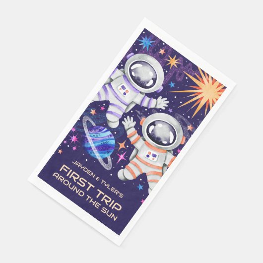 双子の宇宙飛行士が太陽のまわりに宇宙を初めて訪れる (コーナー)