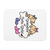 双子の少女のおばあちゃんプレゼント マグネット (横)