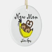 双子の少年たち新しい母の贈り物 セラミックオーナメント (右)