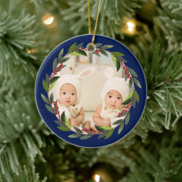 双子の最初のクリスマスの水彩画のリースの写真 青 セラミックオーナメント