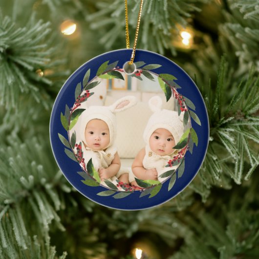 双子の最初のクリスマスの水彩画のリースの写真 青 セラミックオーナメント (ツリー)
