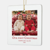 双子の最初のクリスマス 赤と白のベビーフォト セラミックオーナメント (左)