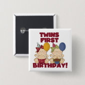 双子の最初の誕生日 – 女の子のTシャツとギフト 缶バッジ (正面&裏面)