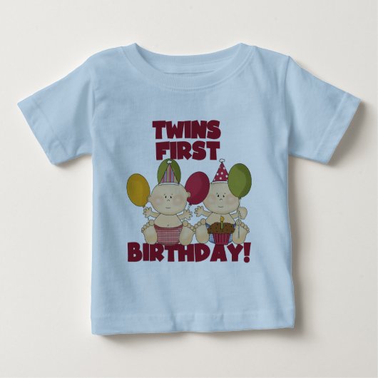 双子の最初の誕生日 – 男の子のTシャツとプレゼント ベビーTシャツ (正面)