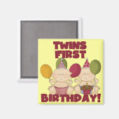 双子の最初の誕生日 – 男の子のTシャツとプレゼント マグネット (正面/裏面)