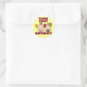 双子の最初の誕生日 – 男の子のTシャツとプレゼント ラウンドシール (バッグ)