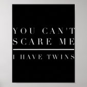 双子の母さんがいる私を怖がらせることはできないパパツインボーイ ポスター (正面)