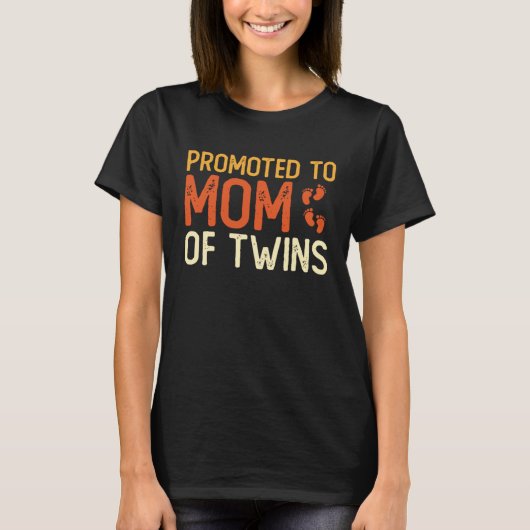 双子の母の母の日motherhood Baに昇格 Tシャツ (正面)