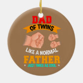 双子の父の双子のパパ父親のカッコいい二倍 セラミックオーナメント (裏面)
