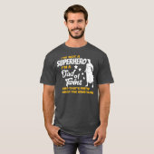 双子の父へのおもしろい贈り物のメンズパパ Tシャツ (正面フル)