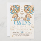 双子の男の子が気球を持って赤ちゃんシャワーを待つ 招待状 (正面)