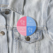 双子の男の子と女の子のかわいいピンクのベビーの足跡 缶バッジ (インサイチュ)