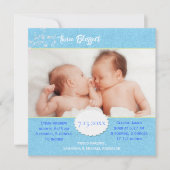 双子の男の子のための青い写真の誕生の発表 案内状 (正面)