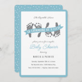 双子の男の子のカップルが青と灰色の赤ちゃんのシャワーをシャワー 招待状 (正面/裏面)