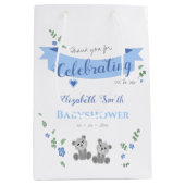 双子の男の子のベビーは赤ちゃんシャワーを負担 ミディアムペーパーバッグ (正面)