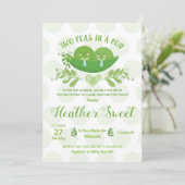 双子の男の子のベビーシャワー招待状 ツー・ピース・イン・ア・ポッド 招待状 (スタンド正面)