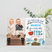 双子の男の子の小さな漁師1st誕生日の写真 招待状 (スタンド正面)