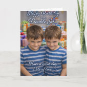 双子の男の子二人組の誕生日おめでとうフォトギ カード (正面)