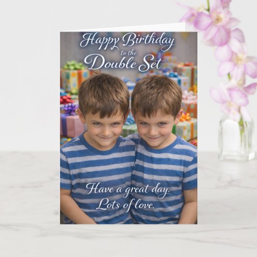 双子の男の子二人組の誕生日おめでとうフォトギ カード (蘭)