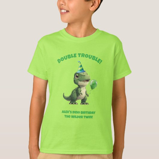 双子の男の子恐竜の誕生日Tシャツ ワイルドな双子 Tシャツ (正面)