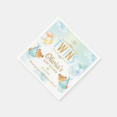 双子の男の赤ちゃんかわいいクマ風船ベビーシャワー スタンダードカクテルナプキン (角)