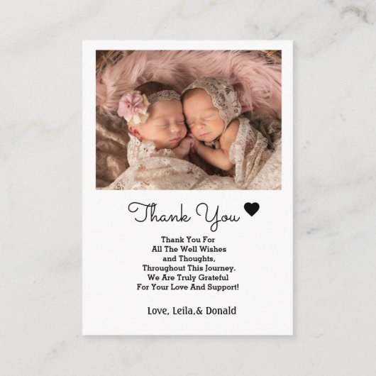 双子の誕生のお知らせカード |写真生まれたばかりの写真 エンクロージャーカード (裏面)