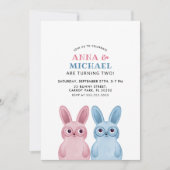 双子の誕生日と青とピンクのウサギ 招待状 (正面)