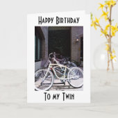 双子の誕生日の願いは甘い乗り物がある カード (黄色い花)