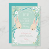 双子の赤ちゃんシャワーを持っているバニーがいる 招待状 (正面/裏面)