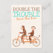 双子の赤ちゃんシャワー可愛いモンキーダブルトラブルブック エンクロージャーカード (裏面)