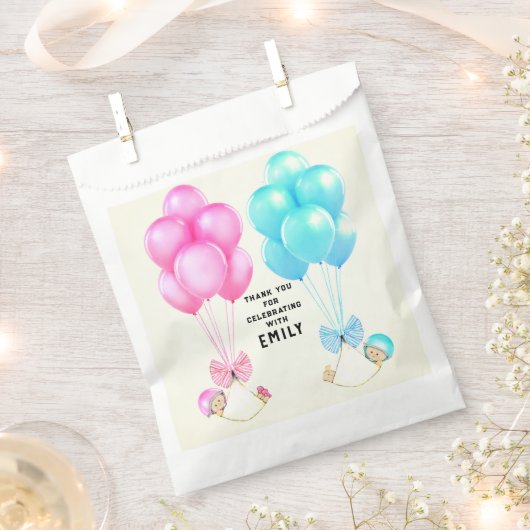 双子の赤ちゃんシャワー フェイバーバッグ (クリップ留めされた状態)