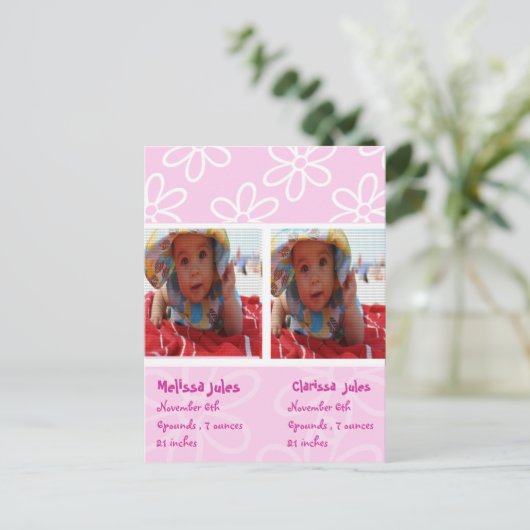 双子の赤ちゃん女の子の発表フォトカード 案内ポストカード (スタンド正面)