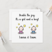 双子の赤ん坊の女の子と名前を祝う男の子 カード (正面/裏面インサイチュ)