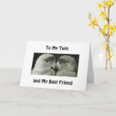 双子の鳥が私の「双子」にハッピーバースデーを言う カード (黄色い花)