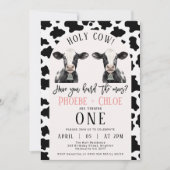 双子の黒牛柄アーチ ホーリー・カウ 1歳の誕生日 招待状 (正面)