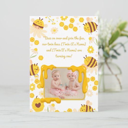 双子の1歳の誕生日パーティの招待状のまわりに 招待状 (スタンド正面)