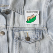 双子のTシャツとプレゼントのおばあちゃん 缶バッジ (インサイチュ)